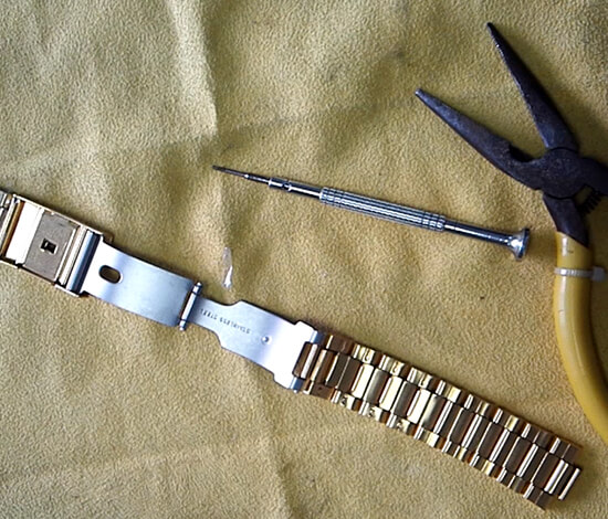 How to adjust the length of a stainless strap